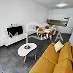 Brilliant 626 * Golem (Tirana)