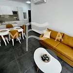 Brilliant 626 Apartment